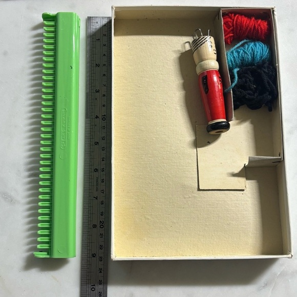 Vintage 60s made in England Spears Kwiknit child’s knitting and crocheting set - Picture 9 of 10